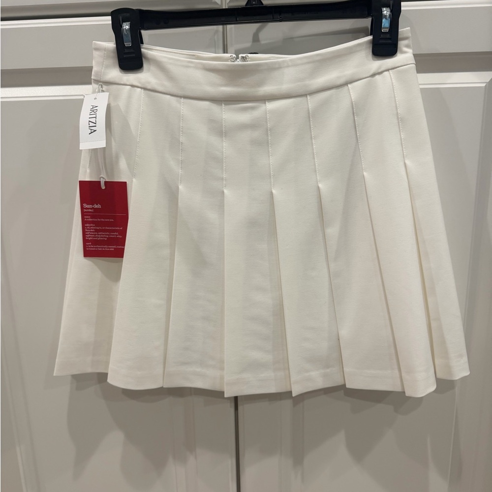 New with tags! aritzia sunday best white micro olive pleated skirt size 4